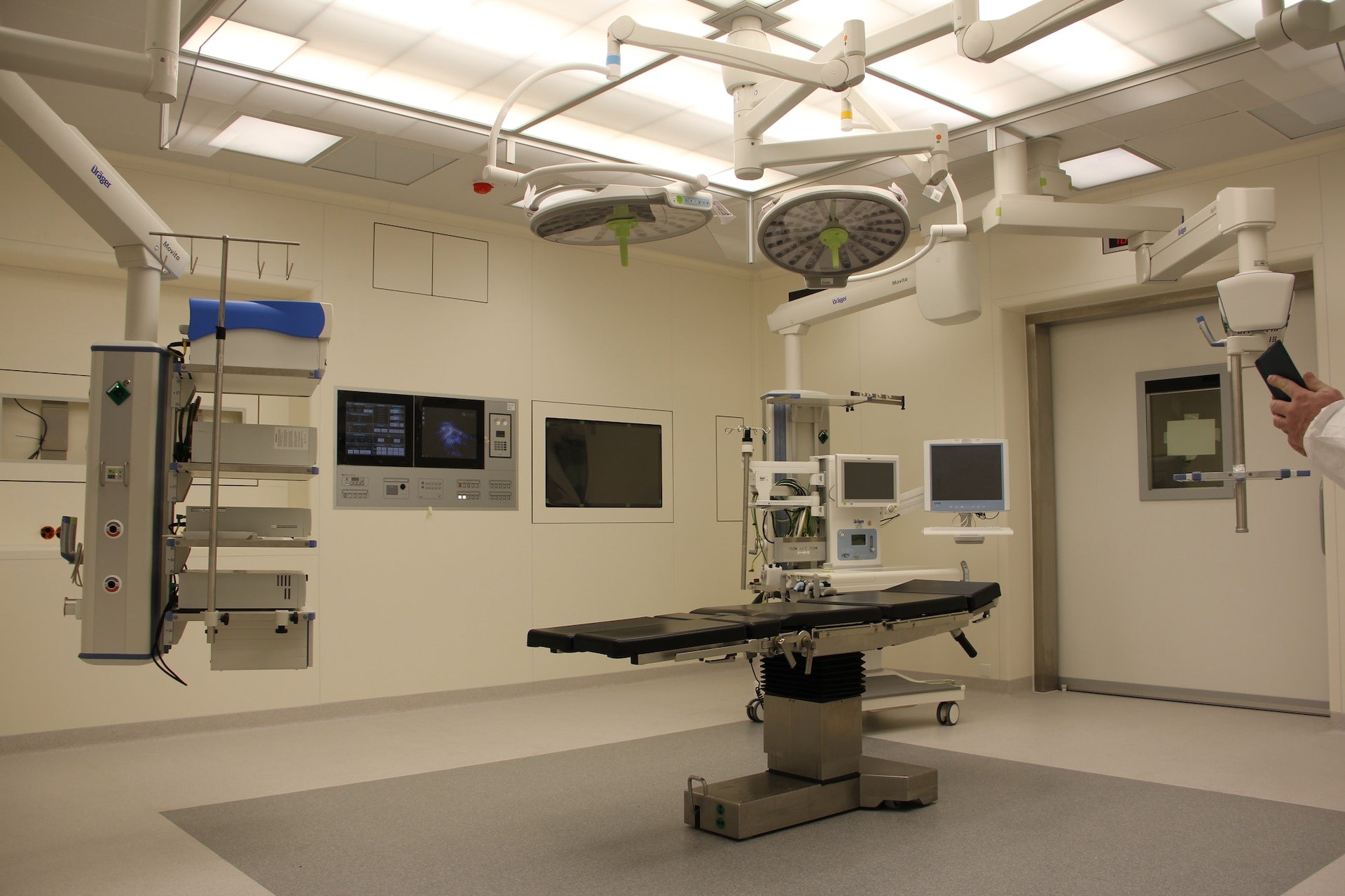 Achieving the Optimal Environment: Surgical Lights and Their Impact on Patient Care