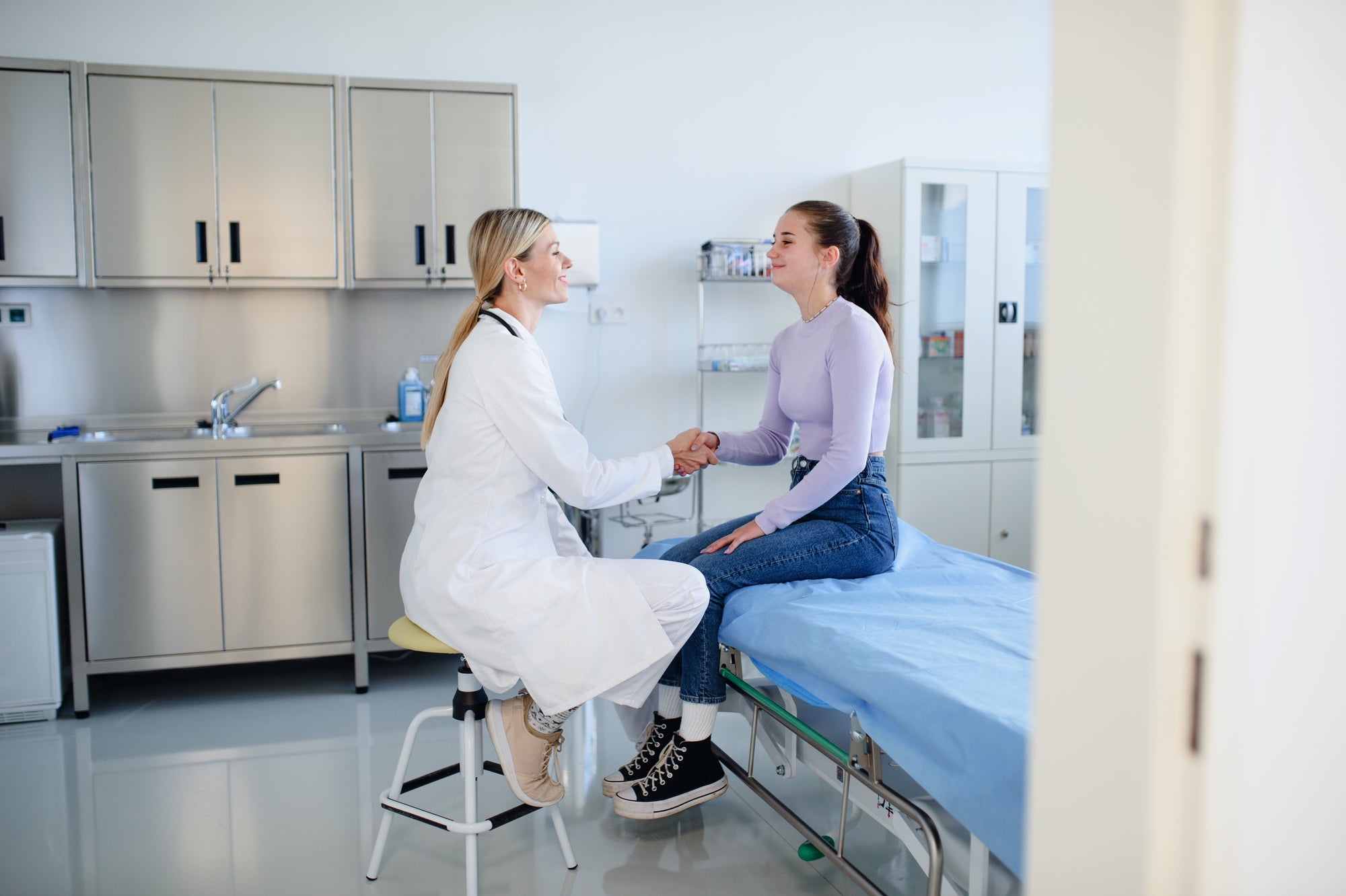 Maximizing Workspace Efficiency with Saddle Stools in Healthcare Practices