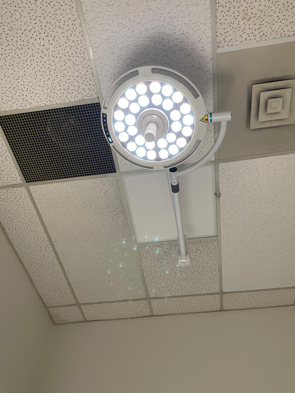 PN-400 LuminaPro, lampe d'examen/de procédure fixée au plafond