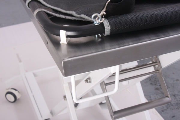 Showcasing the one-act lift system with automatic locking latch and quick release.