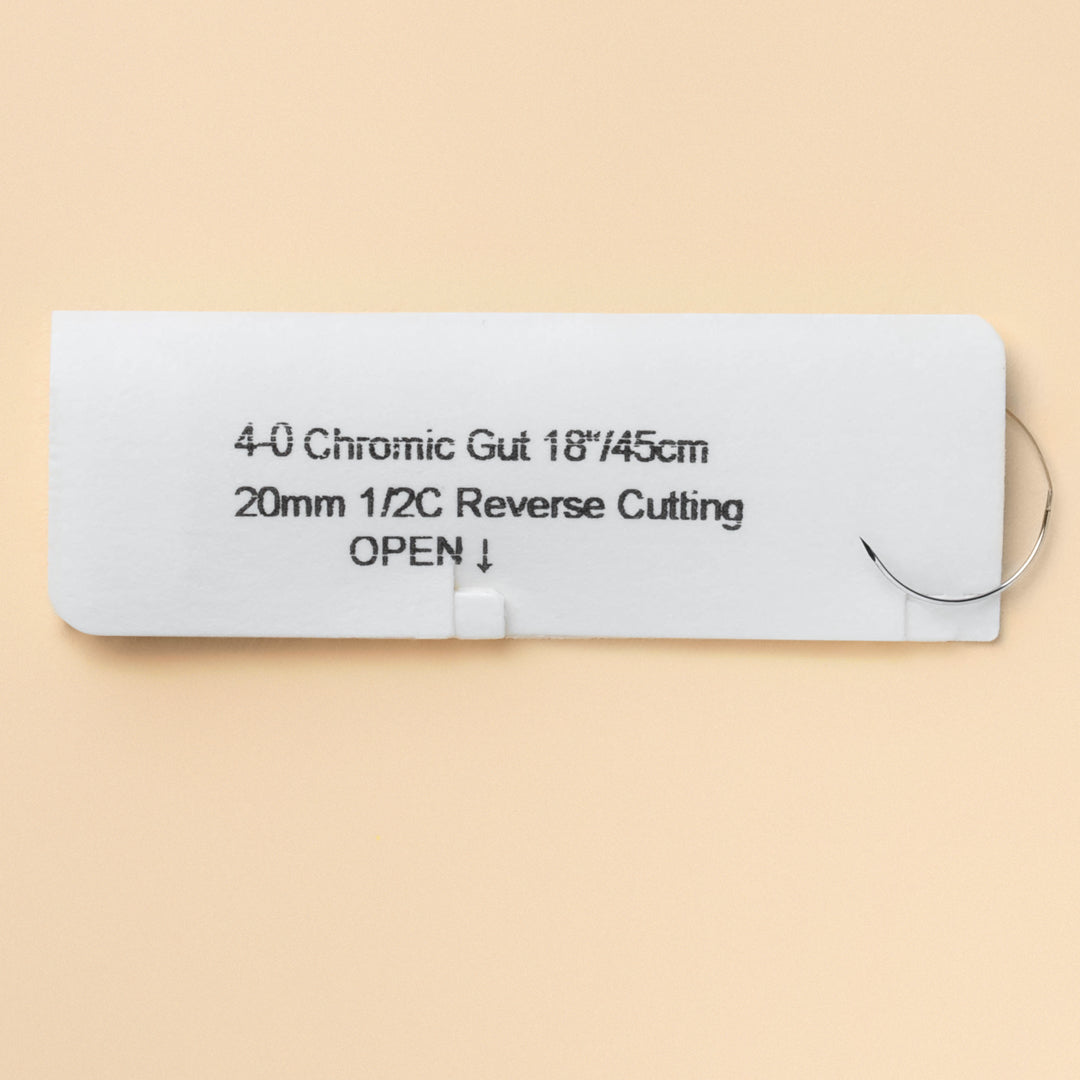 Box of 4-0 Chromic Gut sutures with a C-20 reverse cutting needle, model 547B, emphasizing the 2-week wound support duration and featuring a QR code for easy reference. The packaging highlights its sterility and absorbable nature tailored for effective wound management.