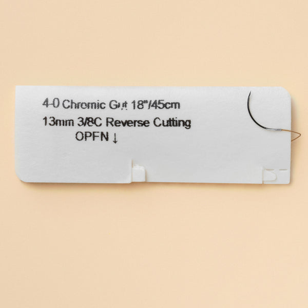 Box of 4-0 Chromic Gut sutures with a C-3 precision reverse cutting needle, model 595B, emphasizing the 2-week wound support duration and featuring a QR code for easy reference. The packaging highlights its sterility and absorbable nature tailored for effective wound management.