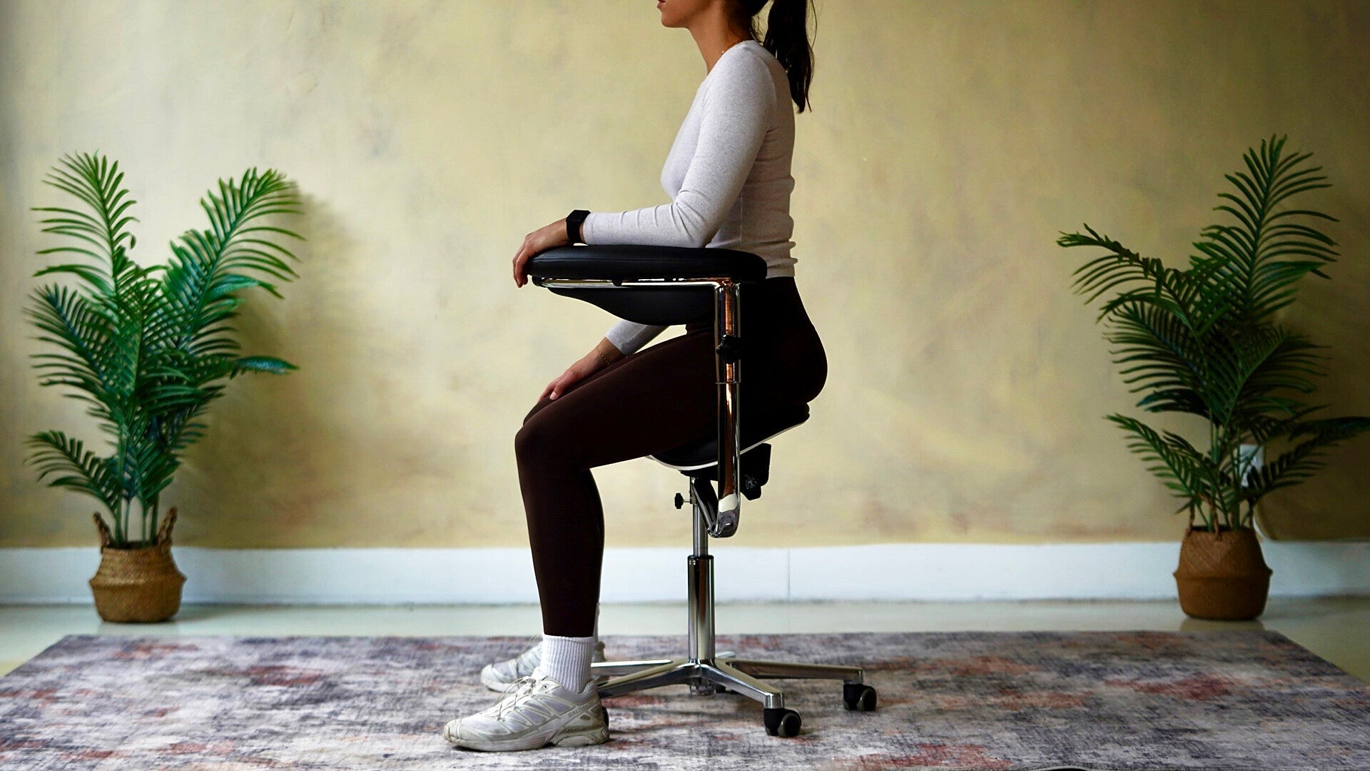 swivel|Seated side profile on the Pro Swivel
